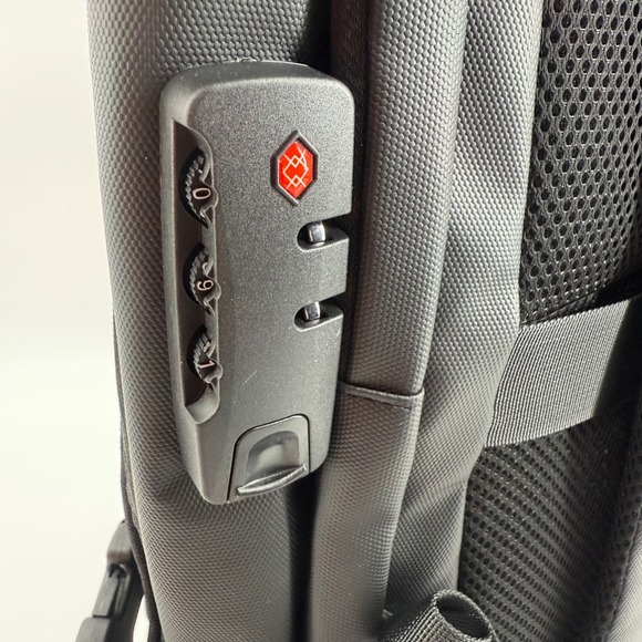 Vacuum Seal Backpack Travel Expandable TSA Lock Compression System with Pump NEW - Picture 5 of 16